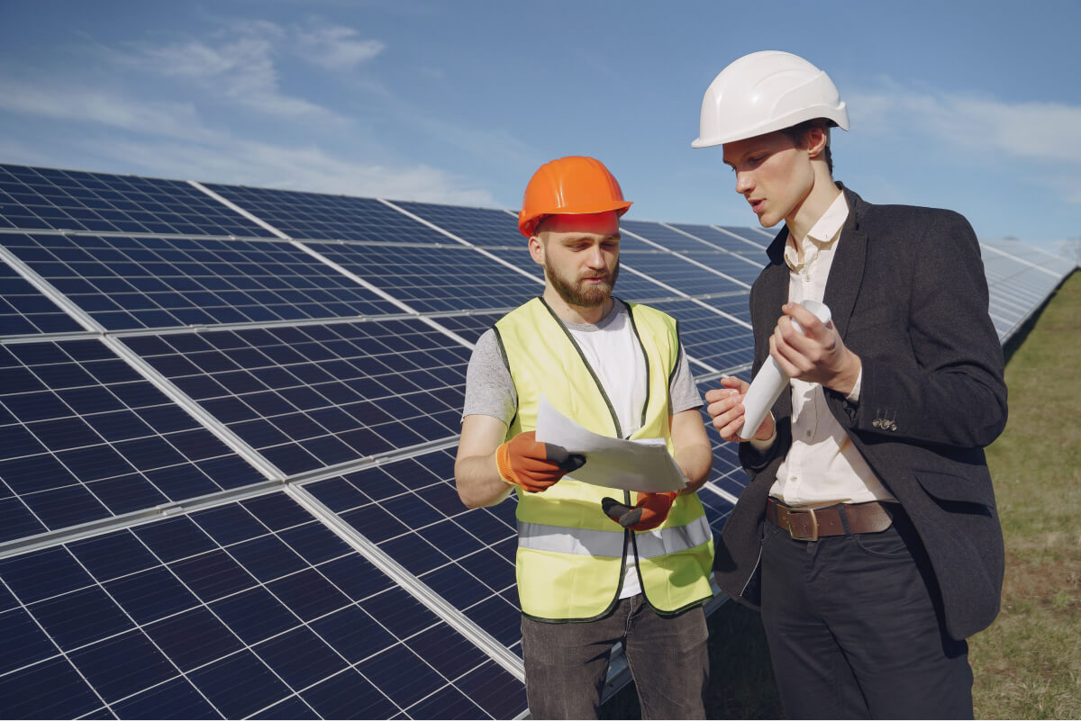 foreman-and-businessman-at-solar-energy-station-2021-08-29-01-16-25-utc.jpg